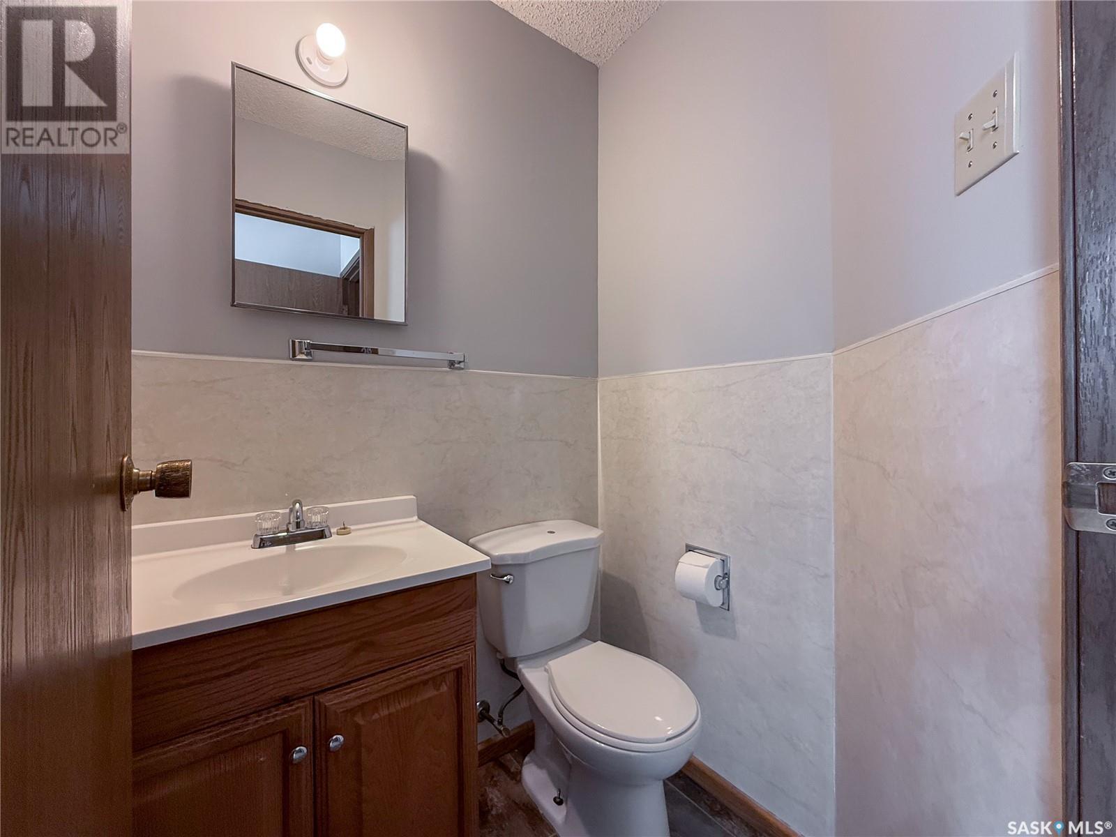 242 Cedar Avenue N, Eastend, Saskatchewan  S0N 1T0 - Photo 28 - SK011039