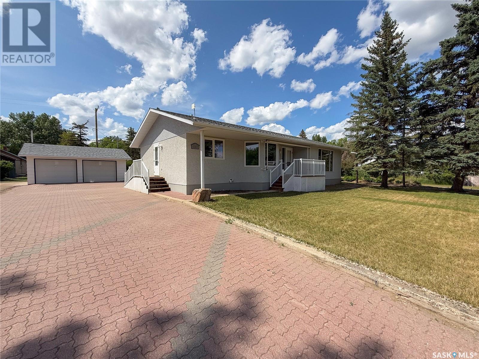 242 Cedar Avenue N, Eastend, Saskatchewan  S0N 1T0 - Photo 3 - SK011039