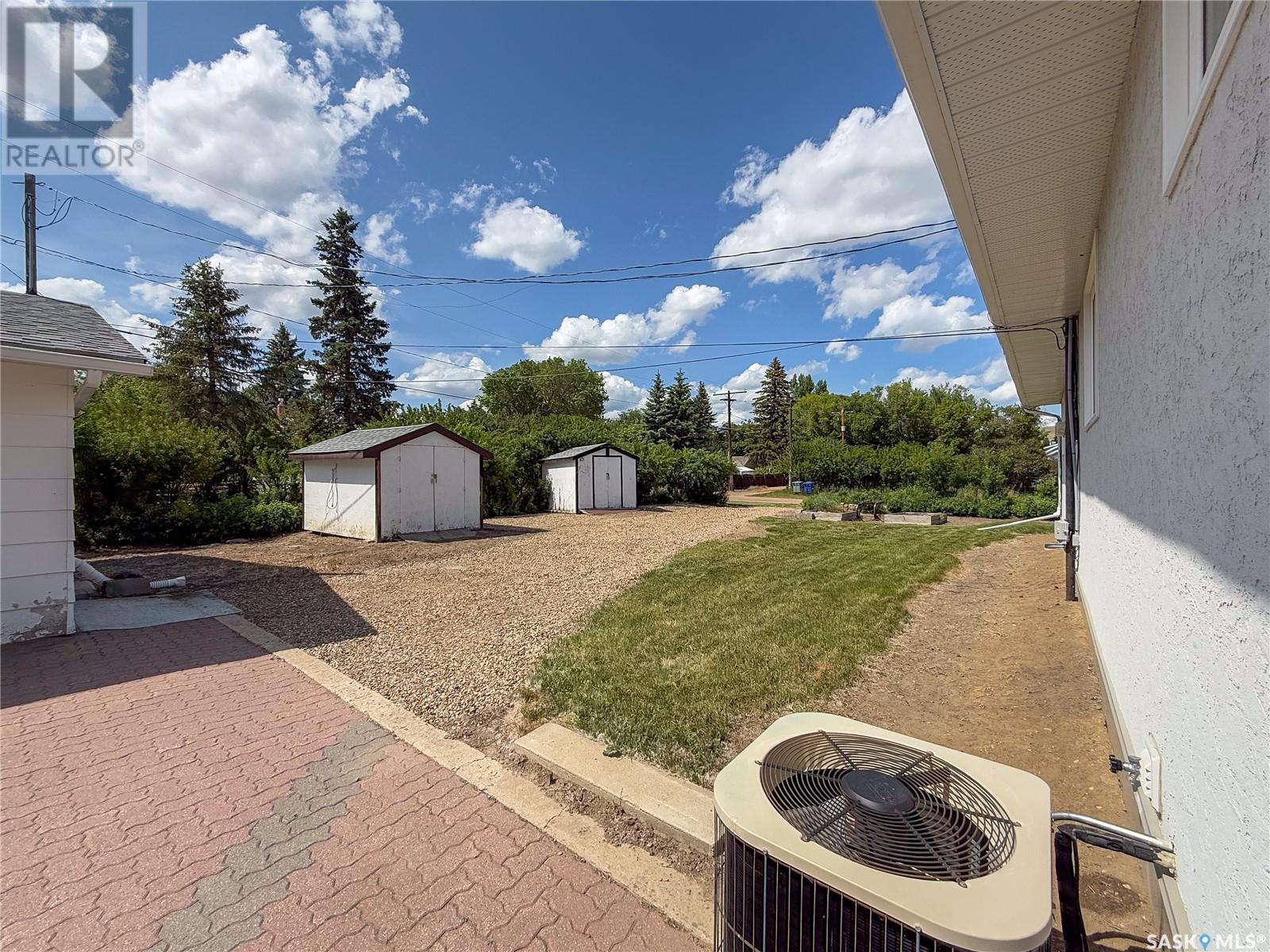 242 Cedar Avenue N, Eastend, Saskatchewan  S0N 1T0 - Photo 38 - SK011039
