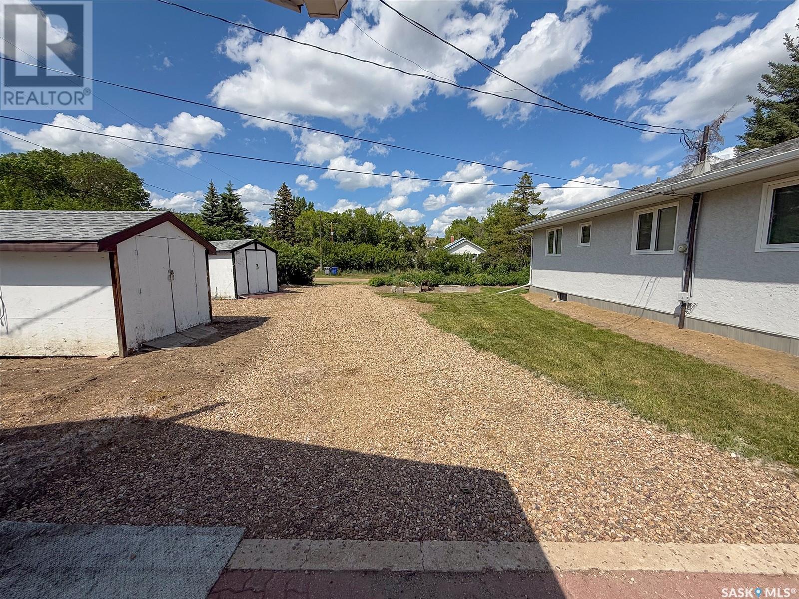242 Cedar Avenue N, Eastend, Saskatchewan  S0N 1T0 - Photo 39 - SK011039