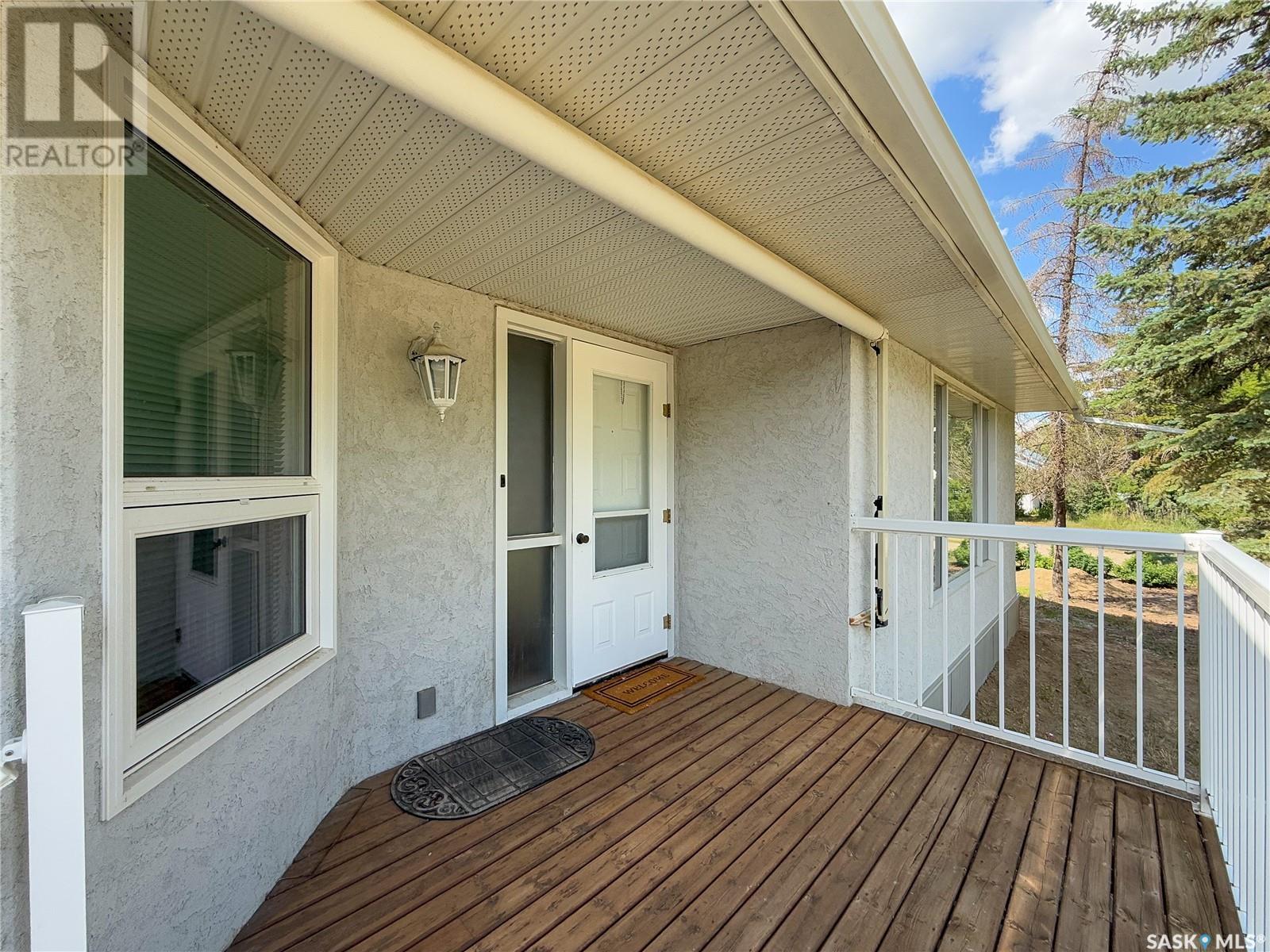 242 Cedar Avenue N, Eastend, Saskatchewan  S0N 1T0 - Photo 4 - SK011039