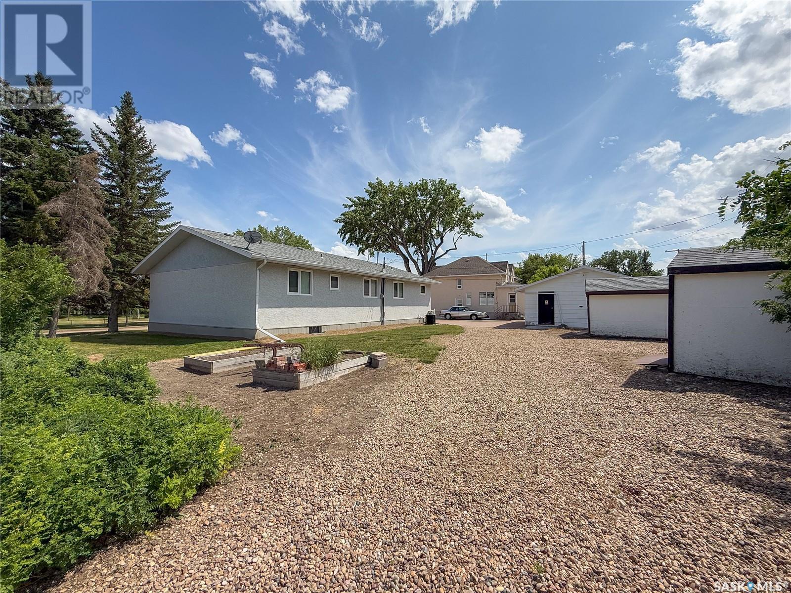 242 Cedar Avenue N, Eastend, Saskatchewan  S0N 1T0 - Photo 43 - SK011039
