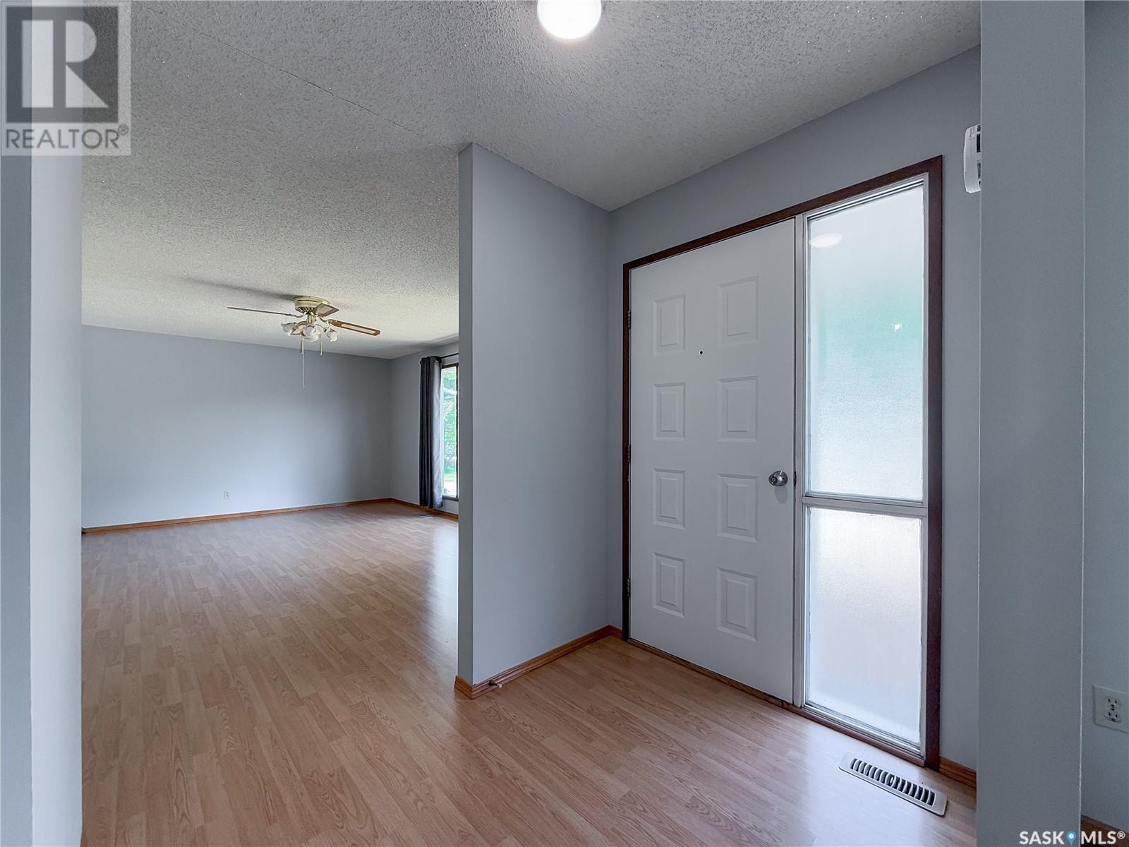 242 Cedar Avenue N, Eastend, Saskatchewan  S0N 1T0 - Photo 5 - SK011039