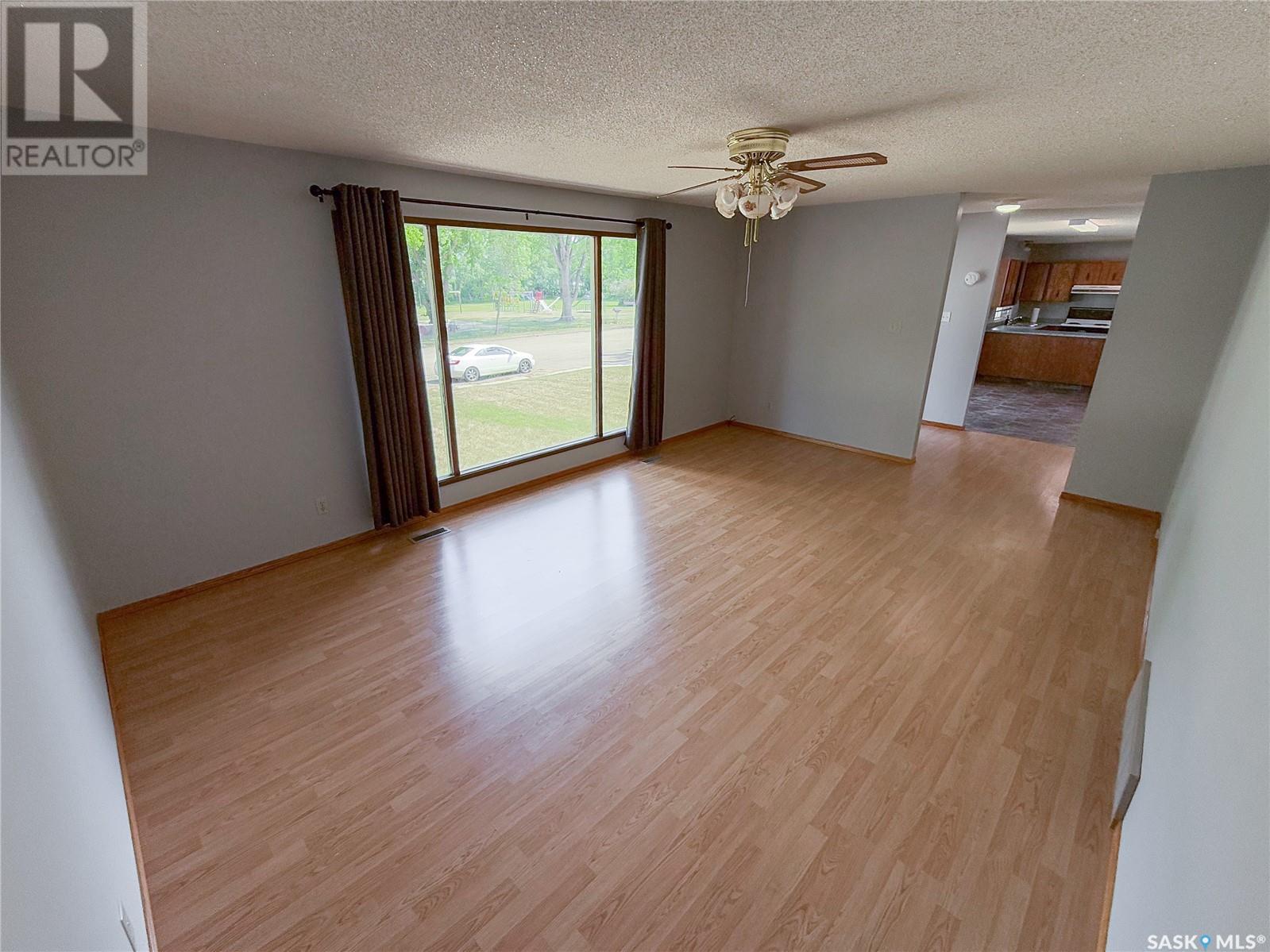 242 Cedar Avenue N, Eastend, Saskatchewan  S0N 1T0 - Photo 7 - SK011039