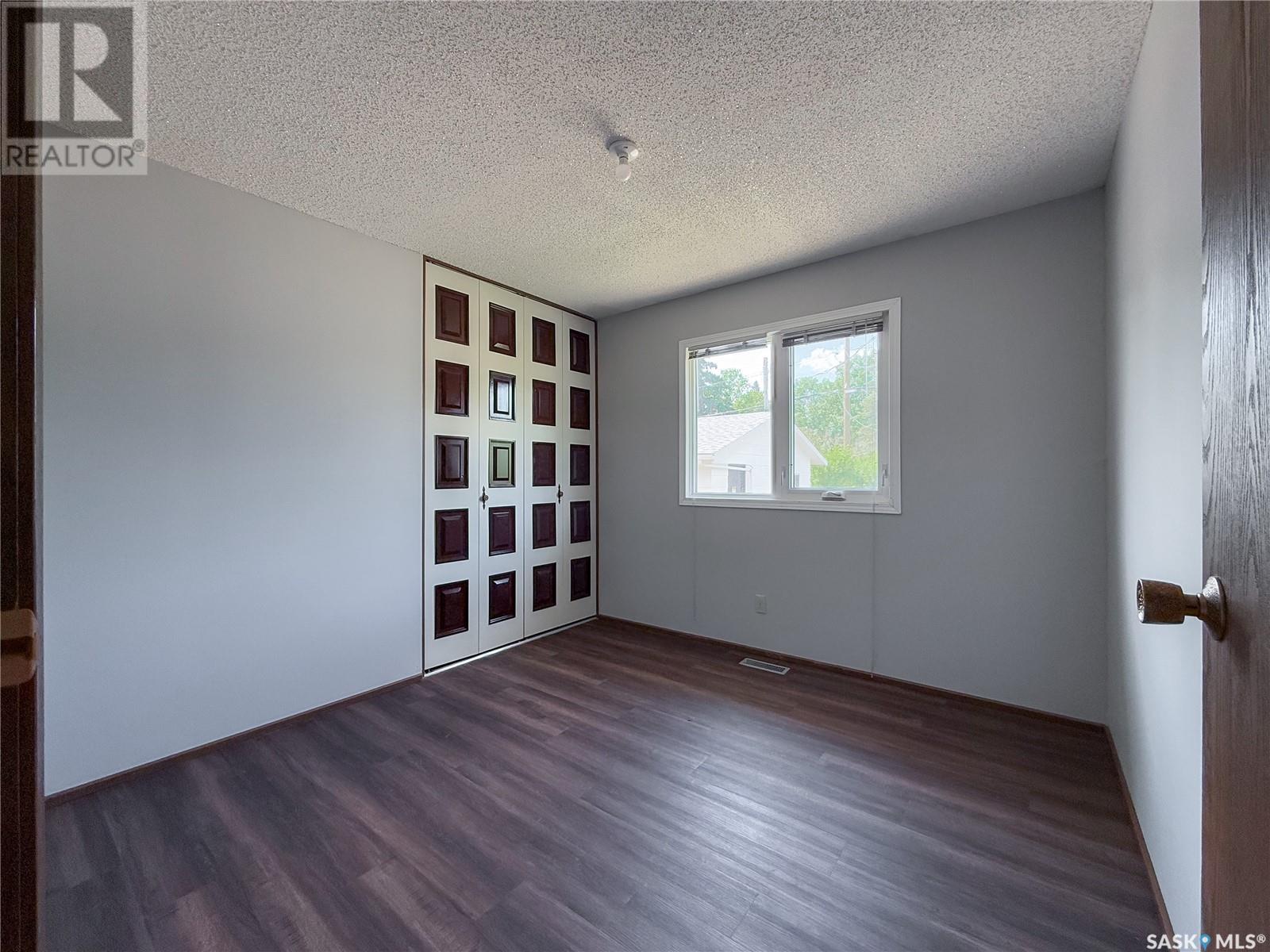 242 Cedar Avenue N, Eastend, Saskatchewan  S0N 1T0 - Photo 8 - SK011039