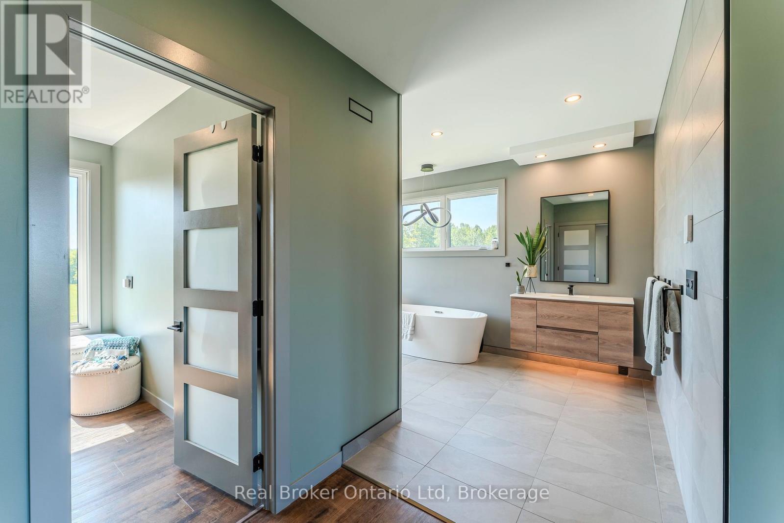 359801 Bayshore Road, Meaford, Ontario  N0H 1B0 - Photo 34 - X12251639