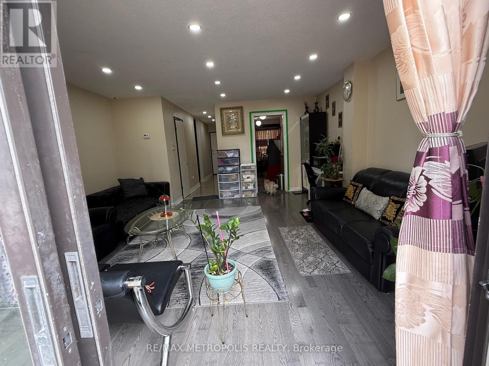 Property at 46 ALBION AVENUE image 3