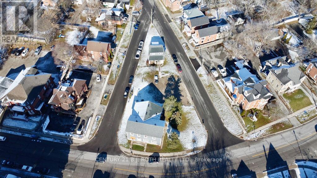 194 Dunlop Street E, Barrie (Lakeshore), Ontario  L4M 1B4 - Photo 2 - S12251647