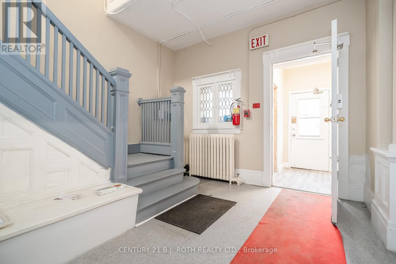 63 Mcdonald Street, Barrie (City Centre), Ontario  L4M 1P4 - Photo 5 - S12251663