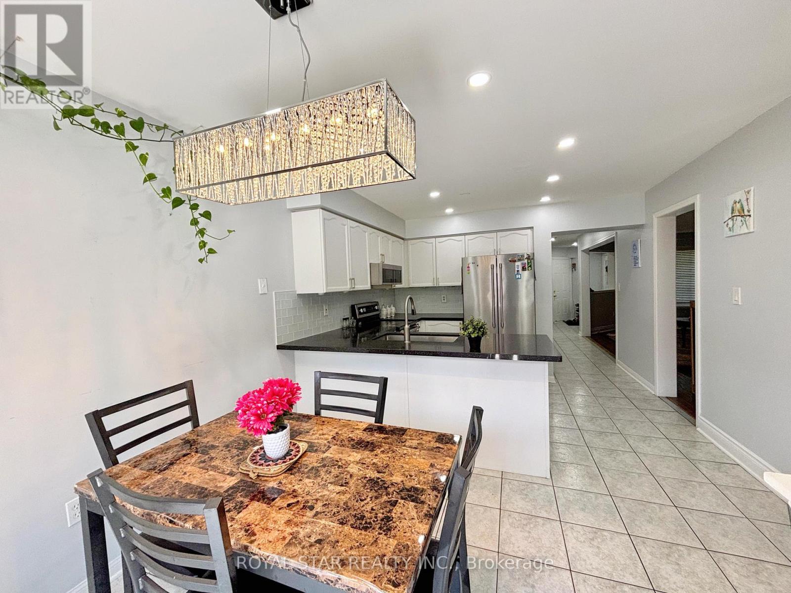 10 Narrow Valley Crescent, Brampton (Sandringham-Wellington), Ontario  L6R 2M6 - Photo 10 - W12251634