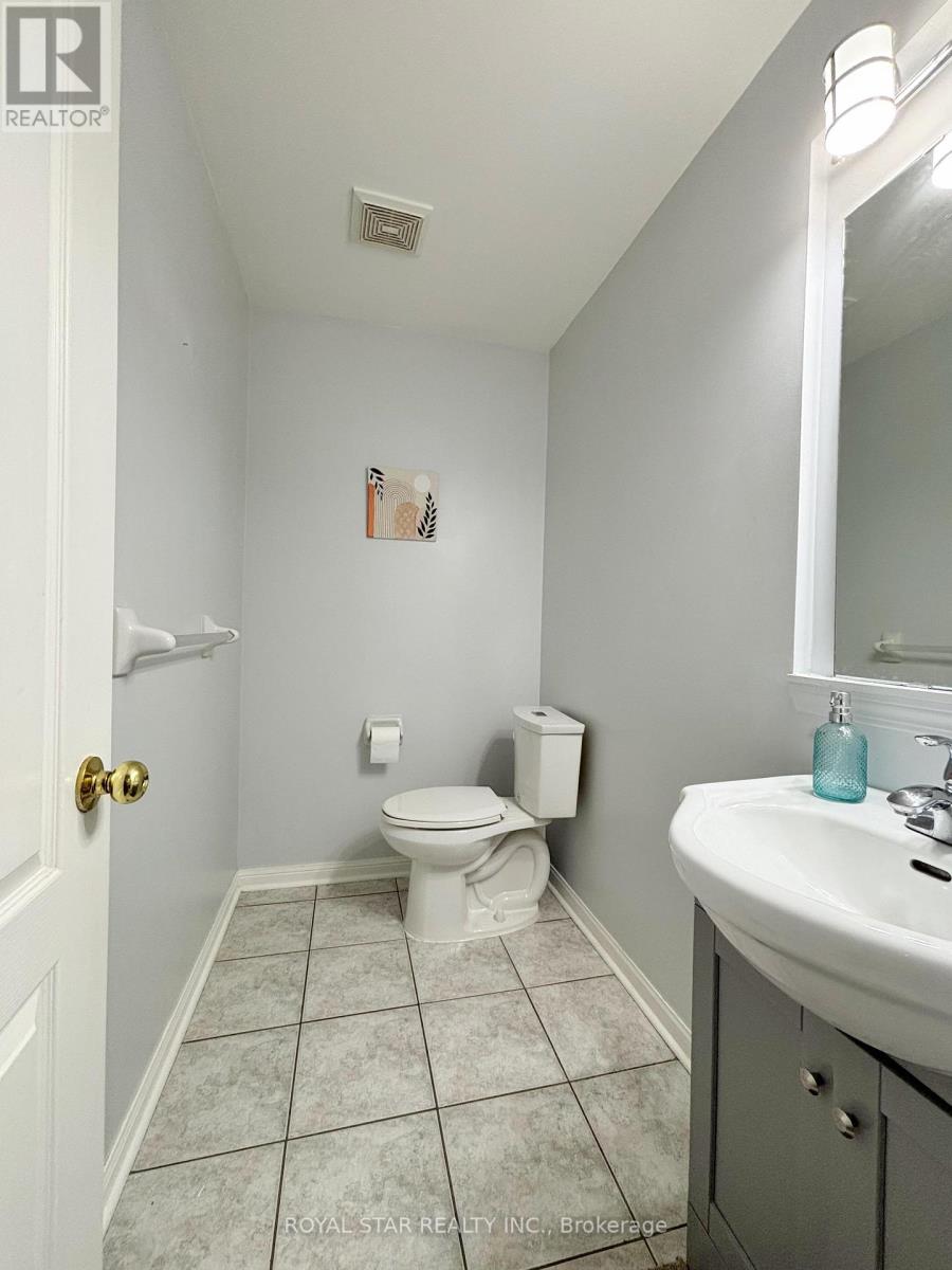 10 Narrow Valley Crescent, Brampton (Sandringham-Wellington), Ontario  L6R 2M6 - Photo 11 - W12251634