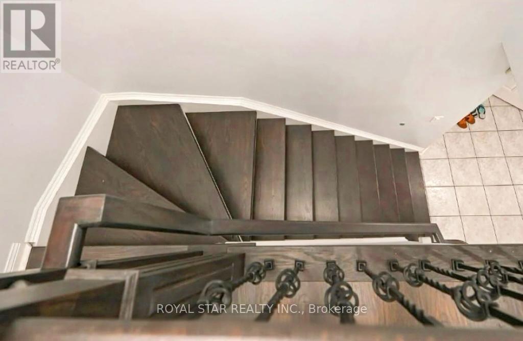 10 Narrow Valley Crescent, Brampton (Sandringham-Wellington), Ontario  L6R 2M6 - Photo 12 - W12251634