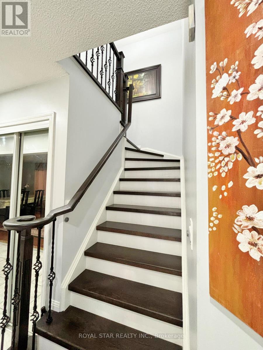 10 Narrow Valley Crescent, Brampton (Sandringham-Wellington), Ontario  L6R 2M6 - Photo 13 - W12251634