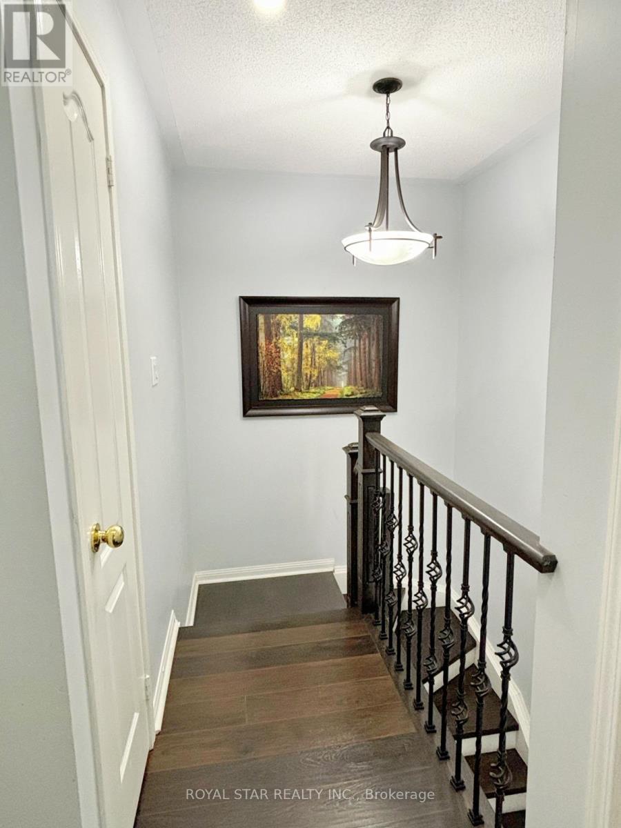 10 Narrow Valley Crescent, Brampton (Sandringham-Wellington), Ontario  L6R 2M6 - Photo 14 - W12251634