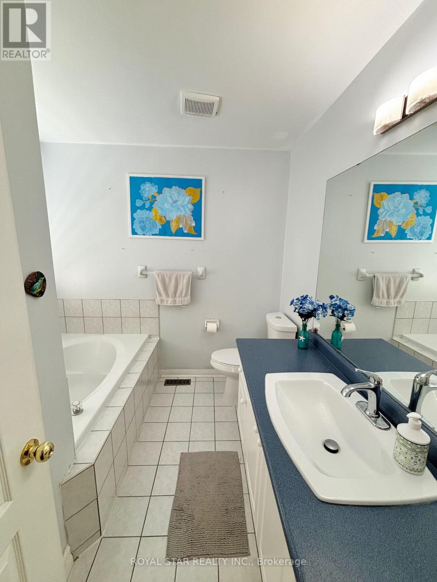 10 Narrow Valley Crescent, Brampton (Sandringham-Wellington), Ontario  L6R 2M6 - Photo 23 - W12251634