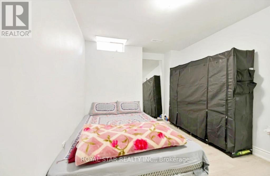 10 Narrow Valley Crescent, Brampton (Sandringham-Wellington), Ontario  L6R 2M6 - Photo 24 - W12251634