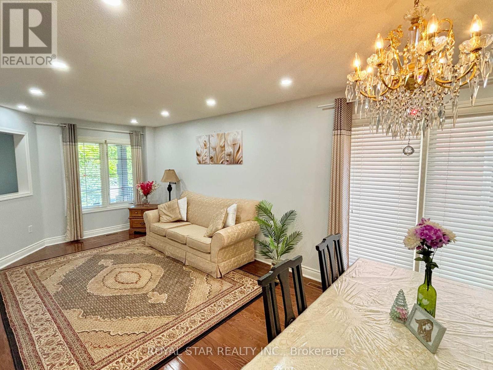 10 Narrow Valley Crescent, Brampton (Sandringham-Wellington), Ontario  L6R 2M6 - Photo 4 - W12251634