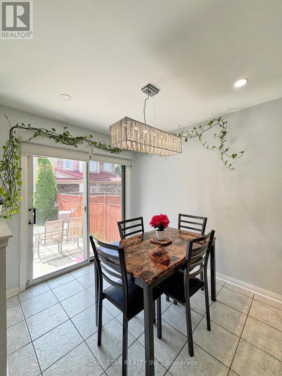 10 Narrow Valley Crescent, Brampton (Sandringham-Wellington), Ontario  L6R 2M6 - Photo 9 - W12251634