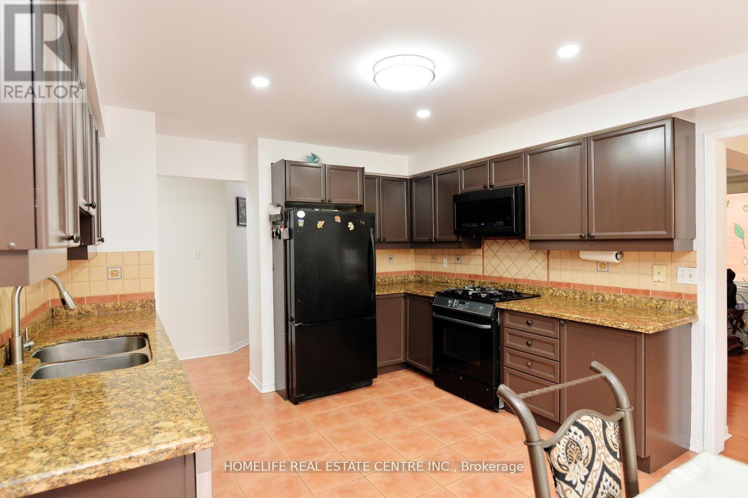 19 Briardale Road, Brampton (Fletcher's Meadow), Ontario  L7A 1S4 - Photo 13 - W12251654