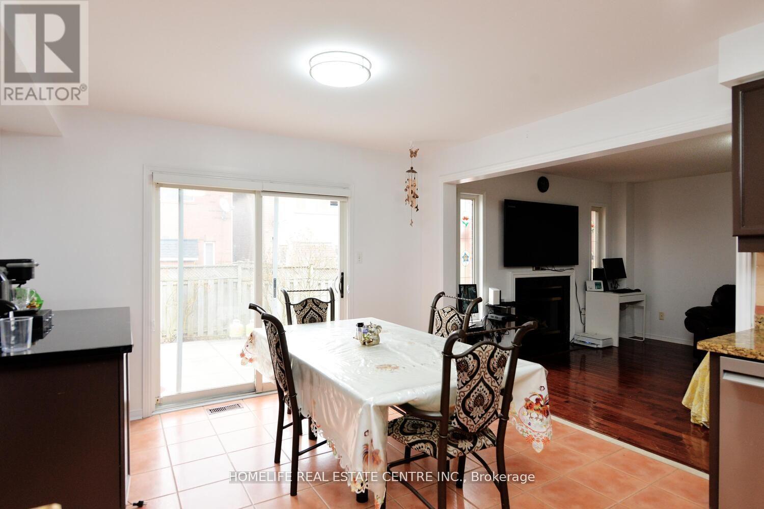 19 Briardale Road, Brampton (Fletcher's Meadow), Ontario  L7A 1S4 - Photo 14 - W12251654
