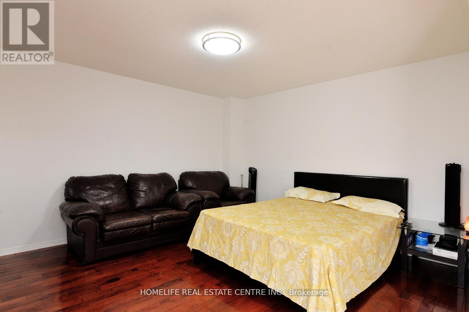 19 Briardale Road, Brampton (Fletcher's Meadow), Ontario  L7A 1S4 - Photo 15 - W12251654