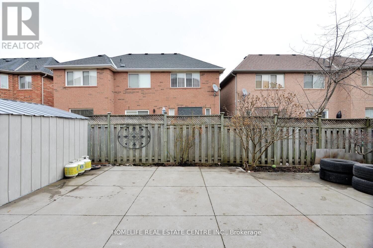 19 Briardale Road, Brampton (Fletcher's Meadow), Ontario  L7A 1S4 - Photo 46 - W12251654