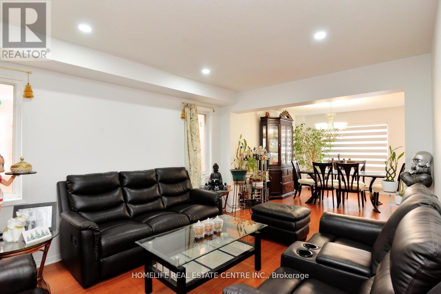 19 Briardale Road, Brampton (Fletcher's Meadow), Ontario  L7A 1S4 - Photo 8 - W12251654