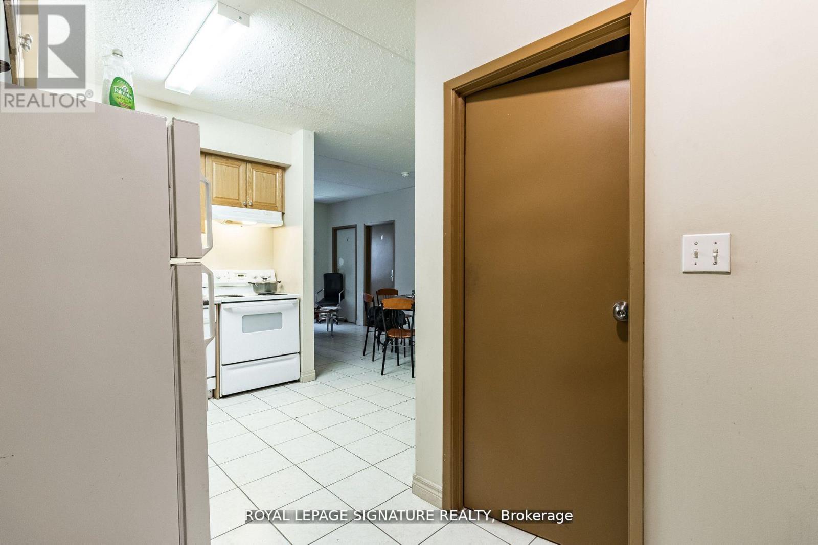 101 - 253 Lester Street, Waterloo, Ontario  N2L 3W6 - Photo 10 - X12251603