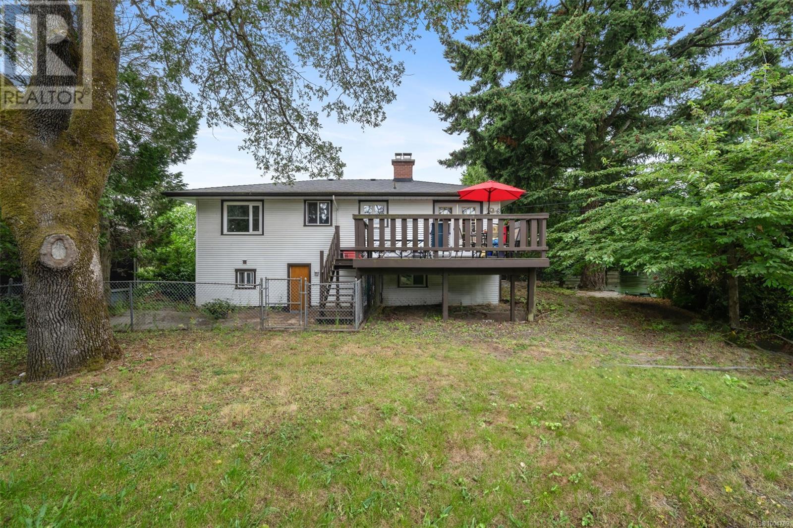 Property at 120 Kamloops Ave image 2