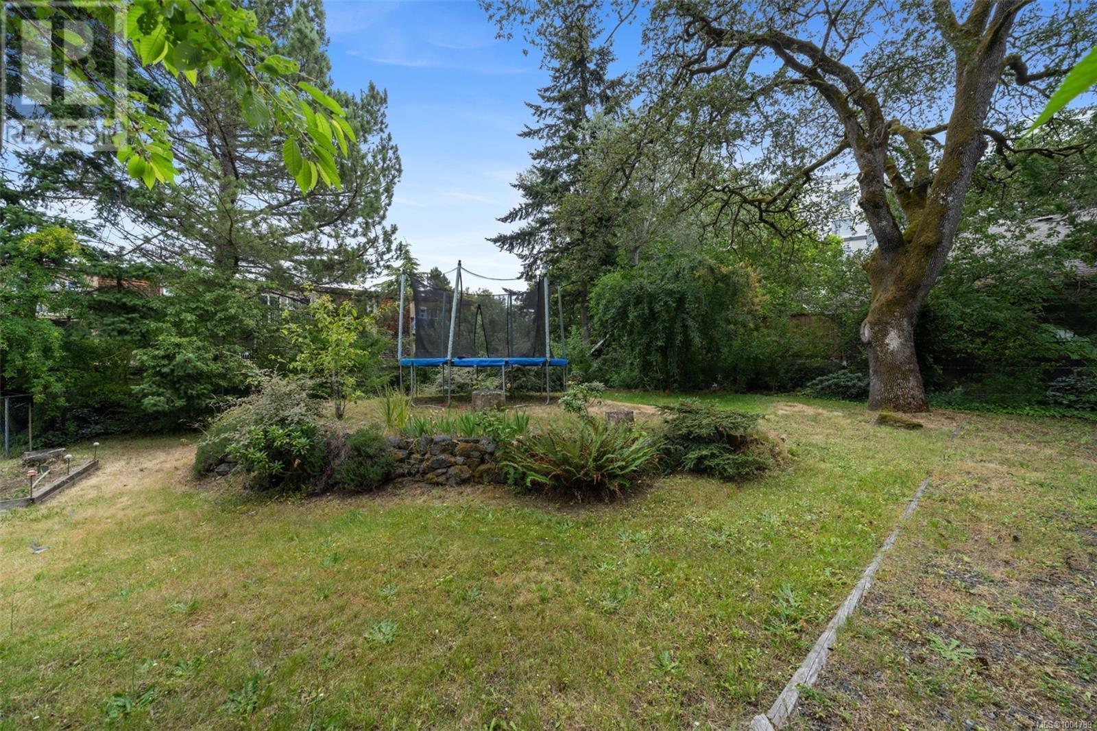 Property at 120 Kamloops Ave image 4