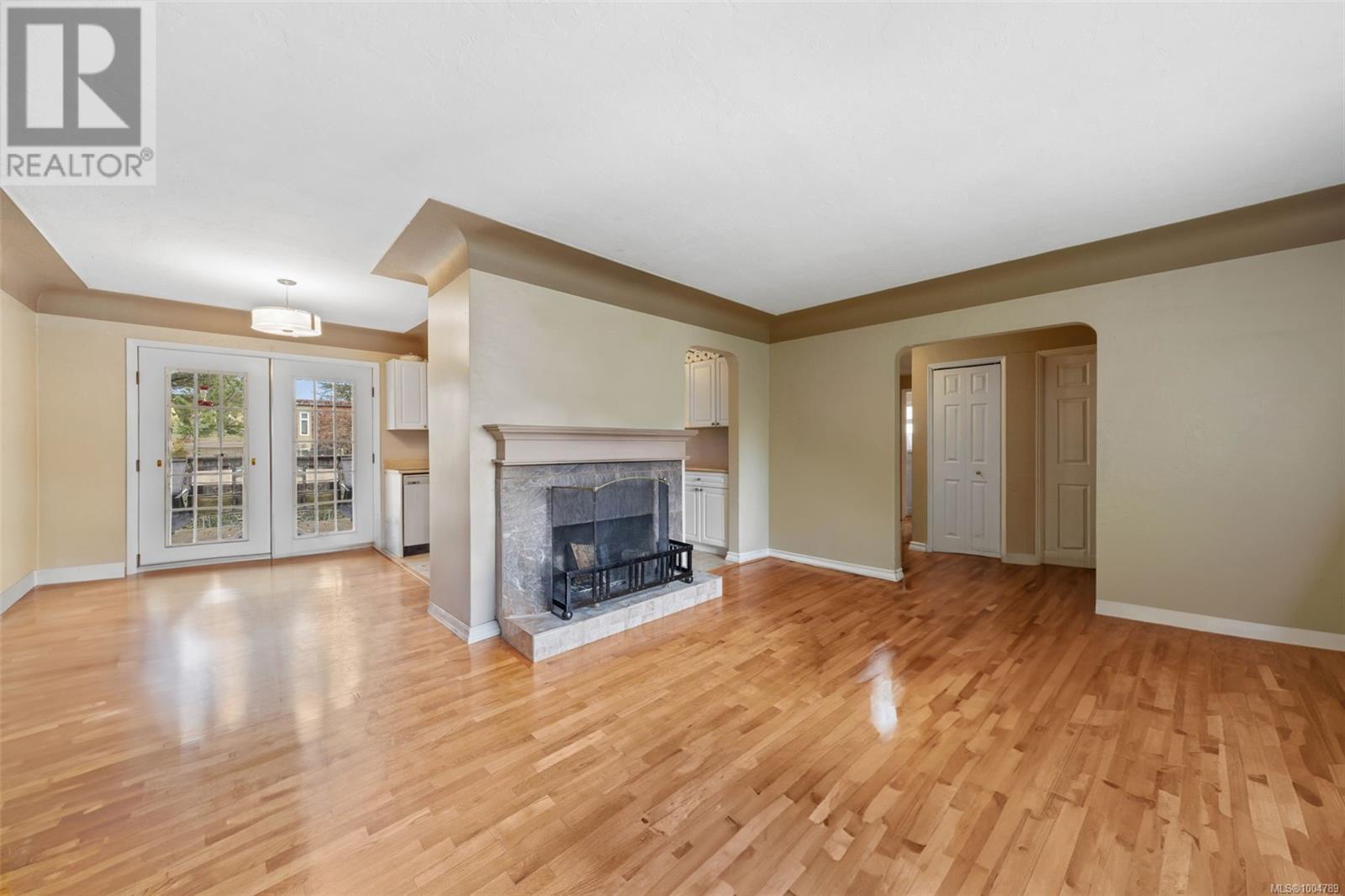 Property at 120 Kamloops Ave image 5