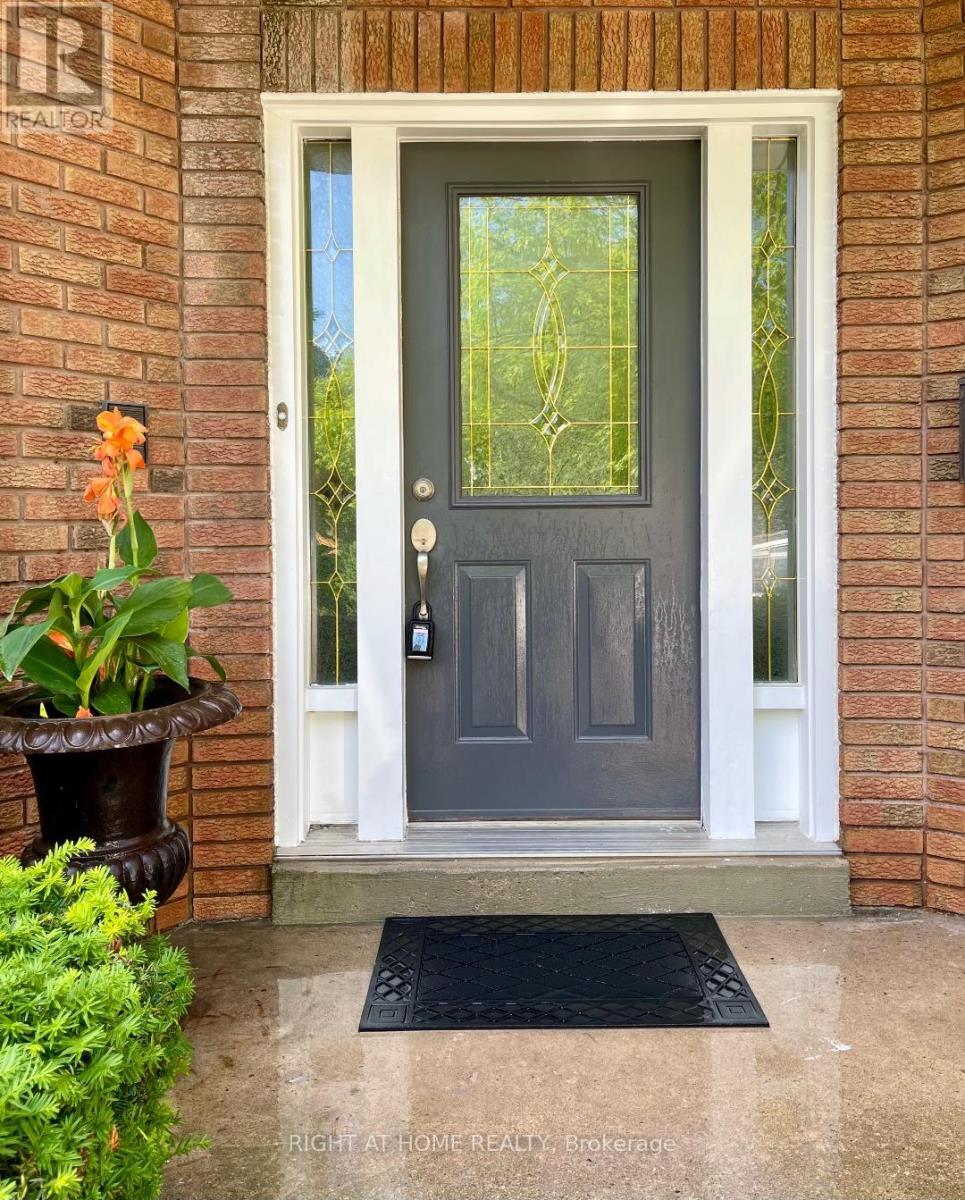 3668 Belvedere Crescent, Mississauga (Erin Mills), Ontario  L5L 3B4 - Photo 4 - W12236805