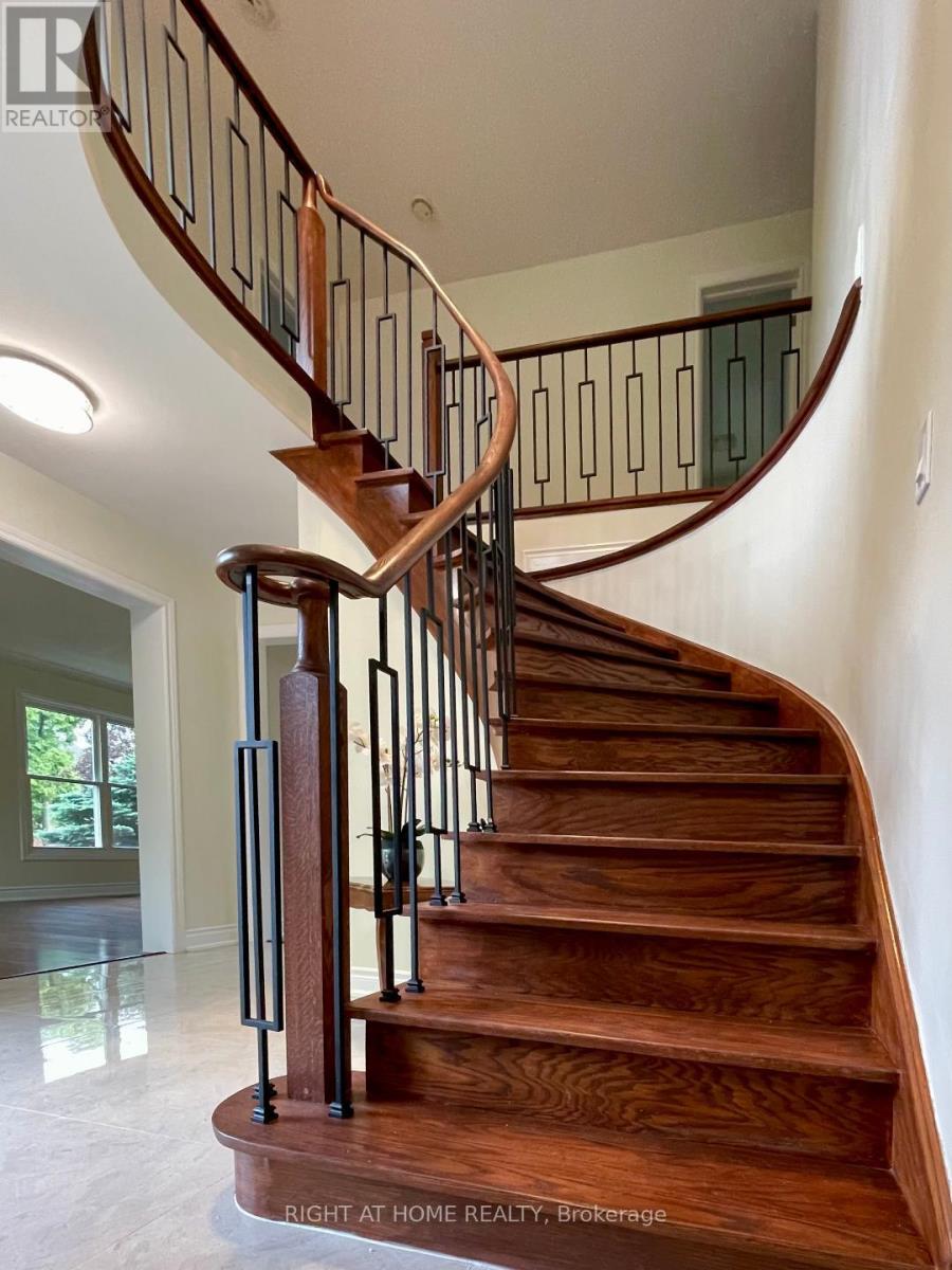 3668 Belvedere Crescent, Mississauga (Erin Mills), Ontario  L5L 3B4 - Photo 6 - W12236805