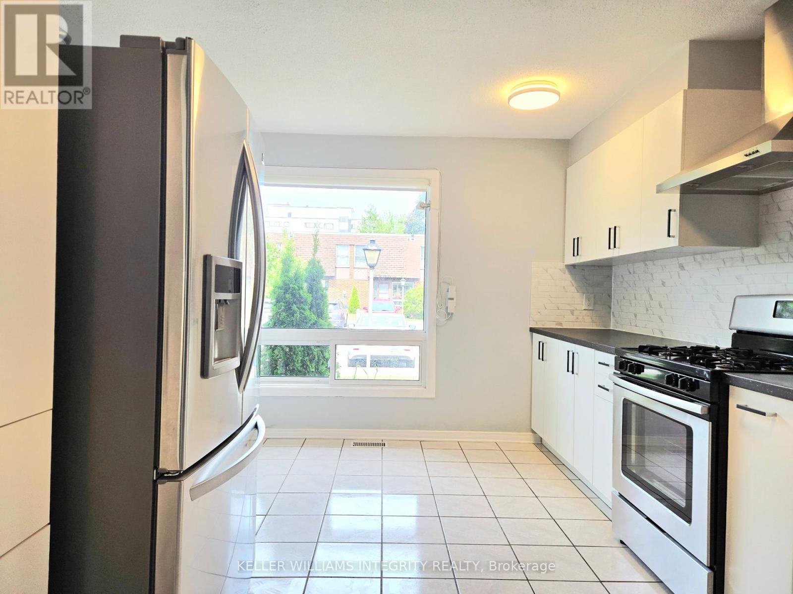 Property at 218 - 2270 COTTERS CRESCENT image 4