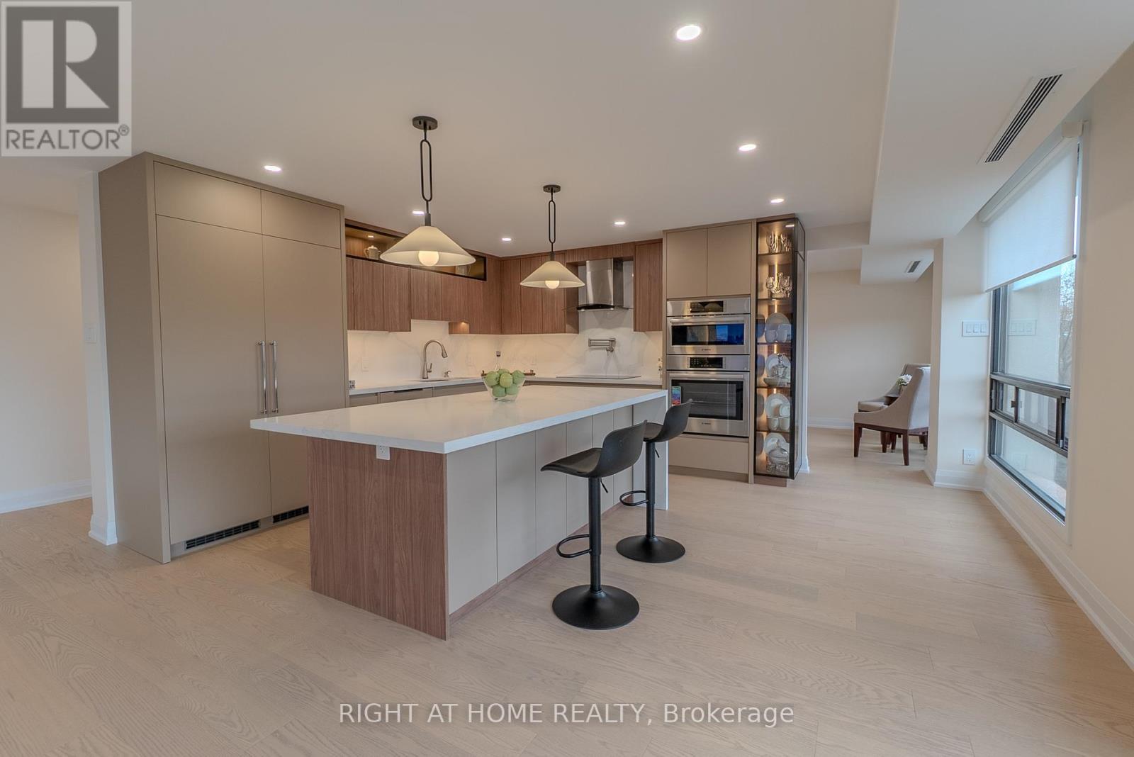 Property at 608 - 447 WALMER ROAD image 1