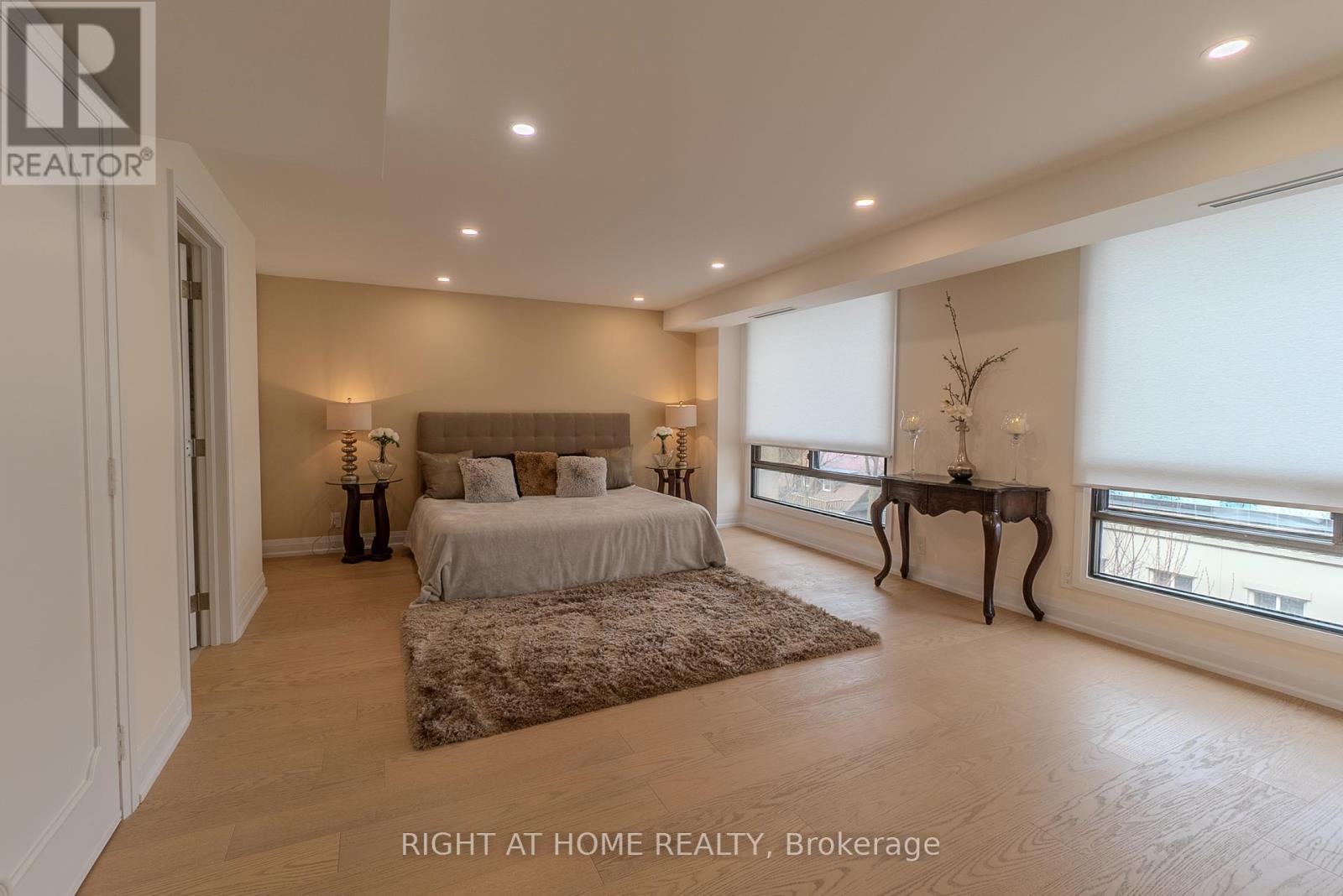 Property at 608 - 447 WALMER ROAD image 2
