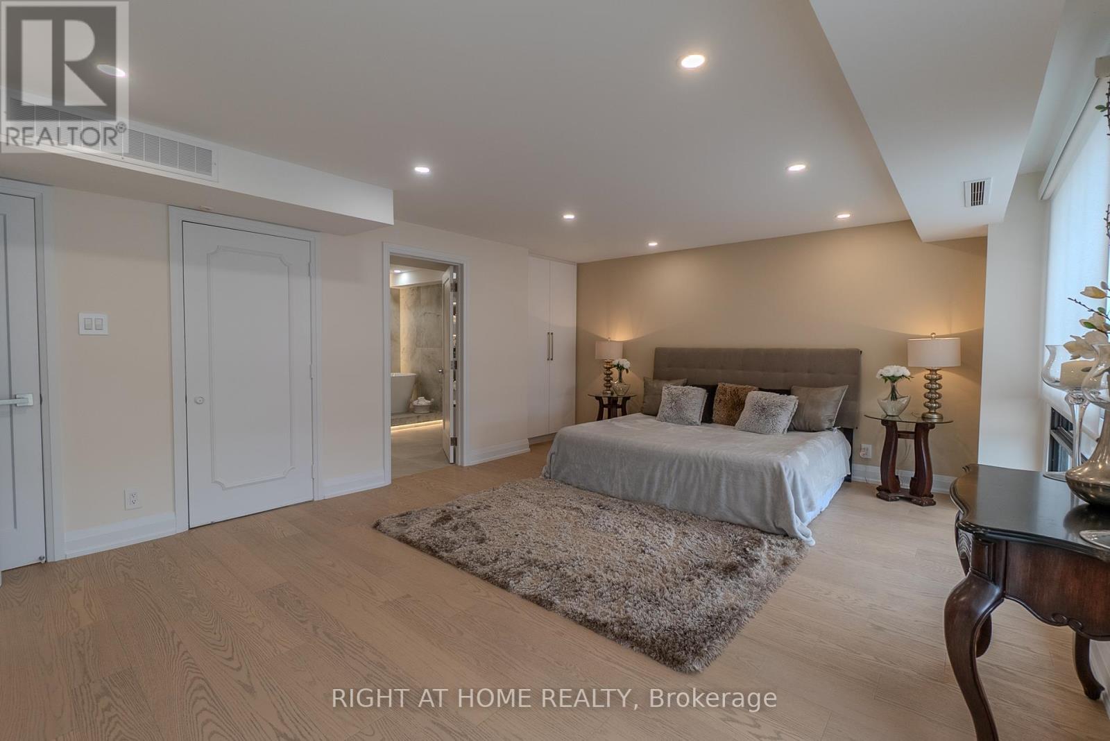 Property at 608 - 447 WALMER ROAD image 3