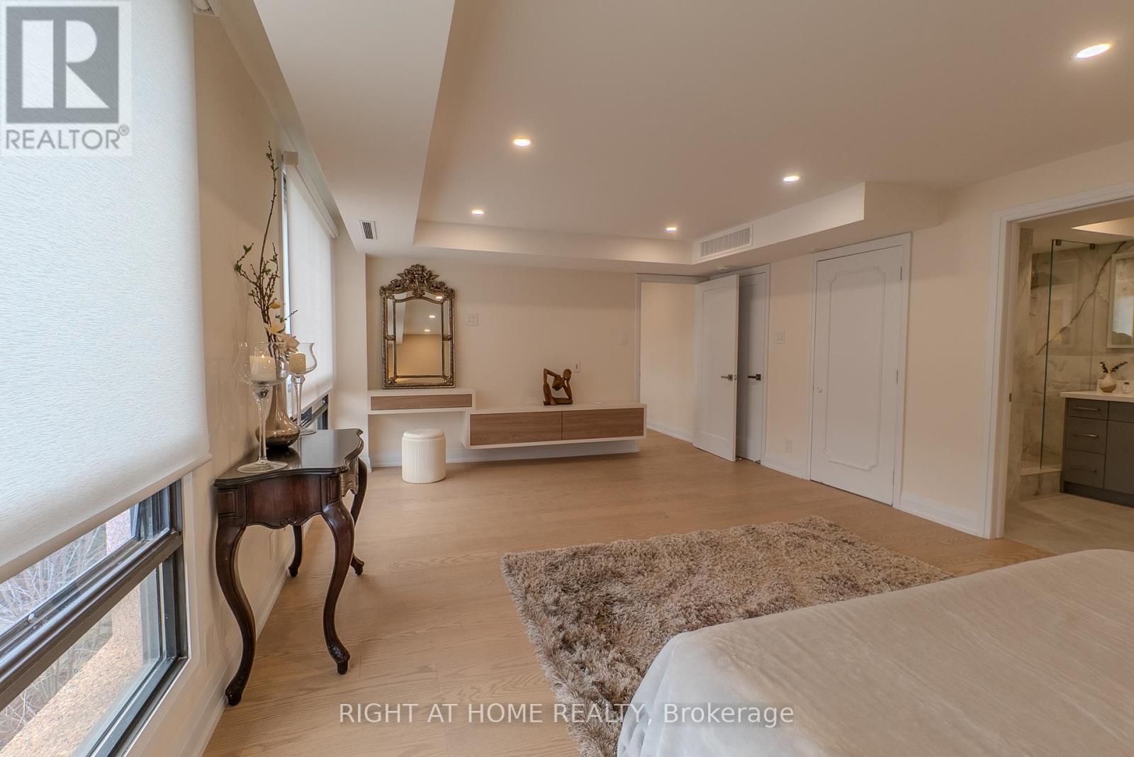 Property at 608 - 447 WALMER ROAD image 4