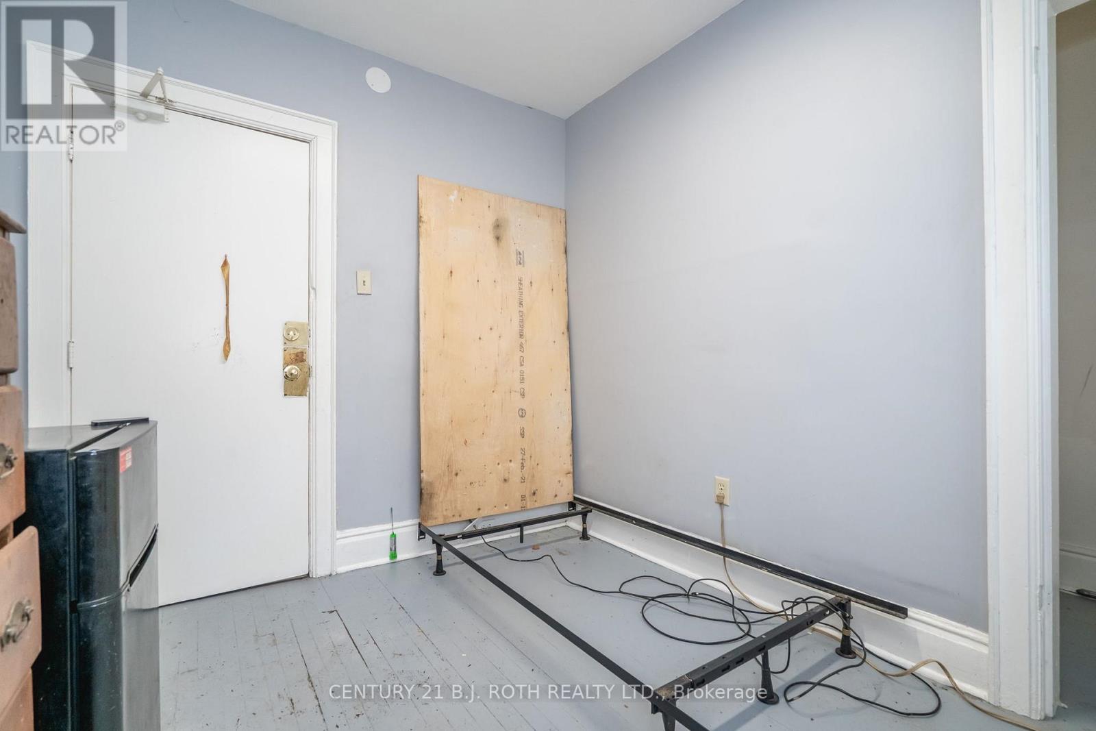 63 Mcdonald Street, Barrie (City Centre), Ontario  L4M 1P4 - Photo 13 - S12251692