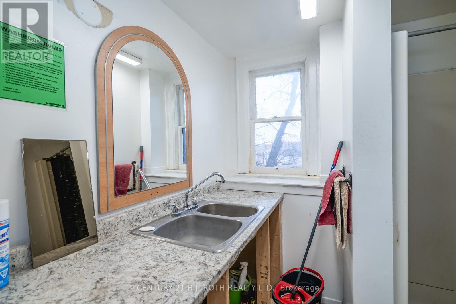 63 Mcdonald Street, Barrie (City Centre), Ontario  L4M 1P4 - Photo 15 - S12251692