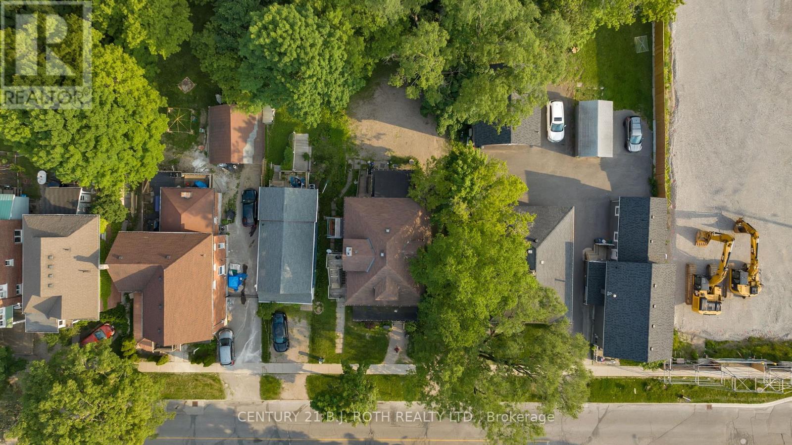 63 Mcdonald Street, Barrie (City Centre), Ontario  L4M 1P4 - Photo 2 - S12251692