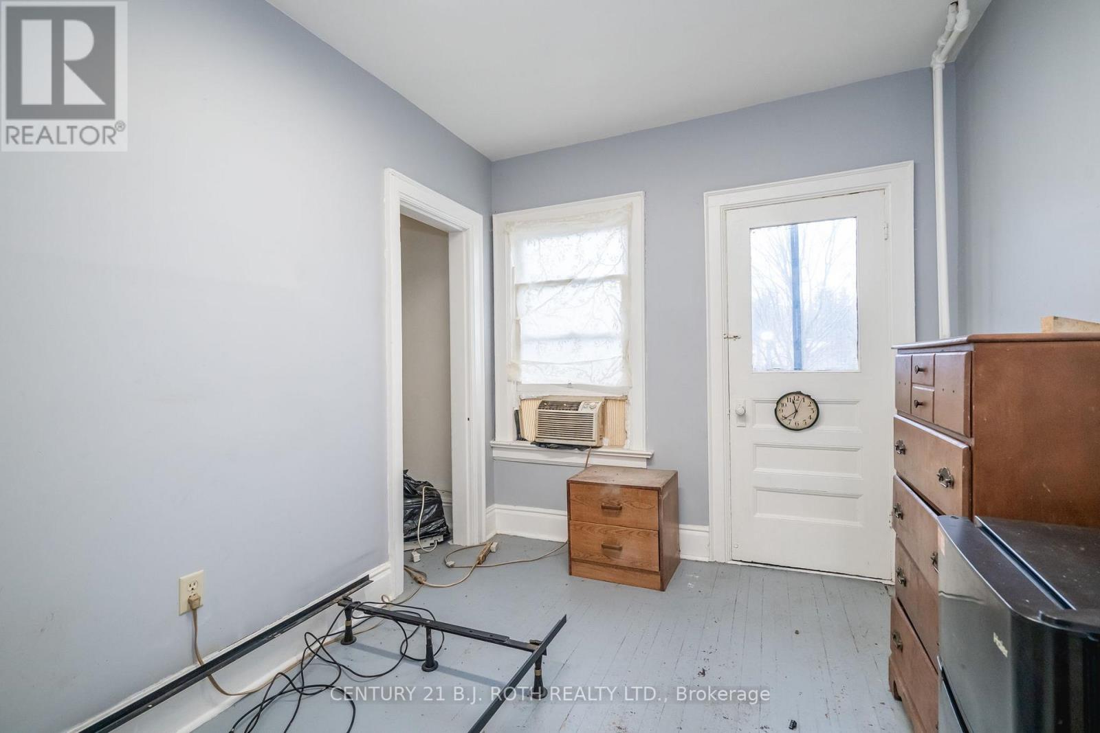 63 Mcdonald Street, Barrie (City Centre), Ontario  L4M 1P4 - Photo 8 - S12251692