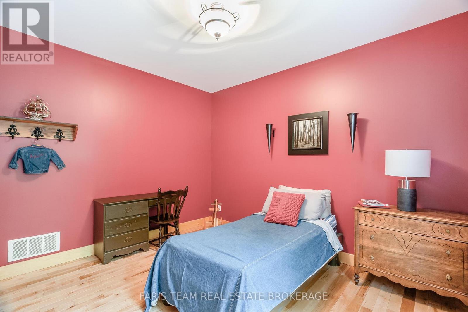 697 Lafontaine Road E, Tiny, Ontario  L9M 0S5 - Photo 16 - S12251707