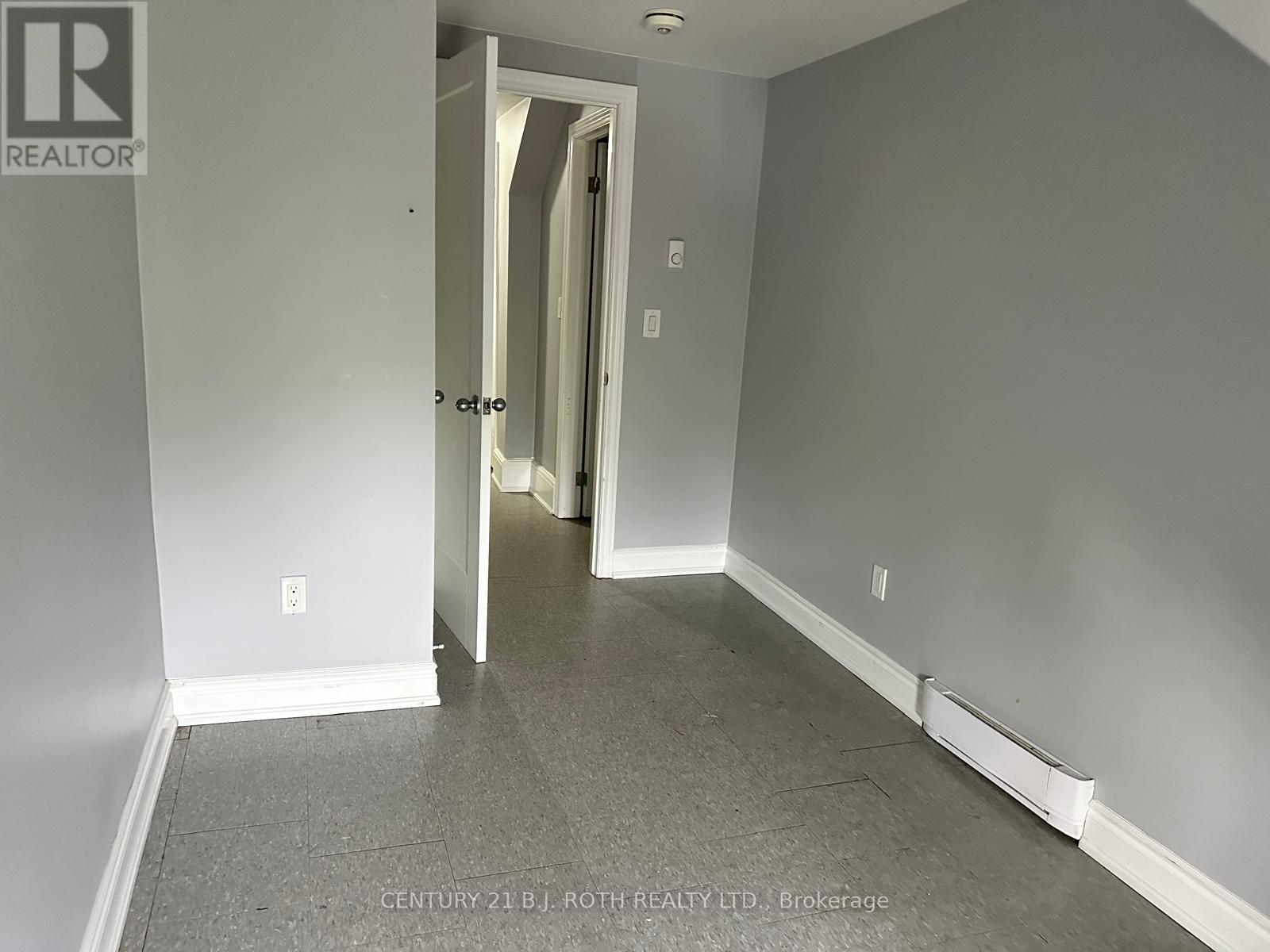 99 Mulcaster Street, Barrie (City Centre), Ontario  L4M 3M7 - Photo 11 - S12251712