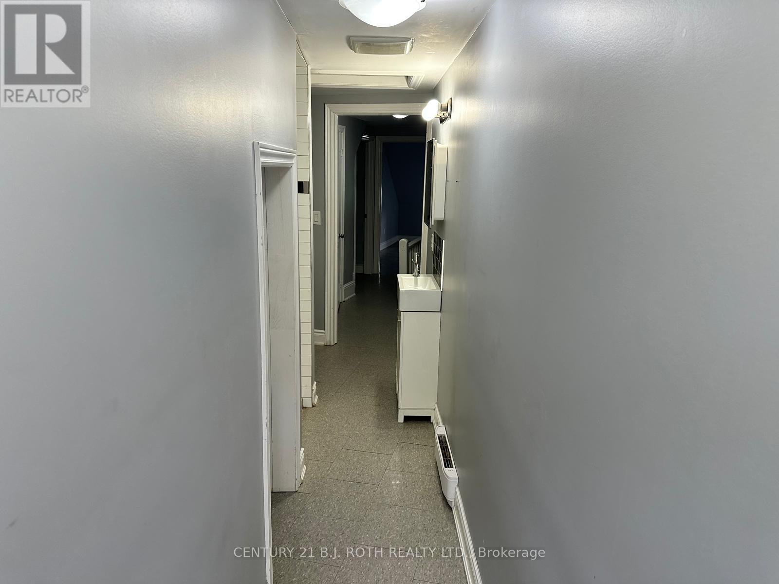 99 Mulcaster Street, Barrie (City Centre), Ontario  L4M 3M7 - Photo 13 - S12251712