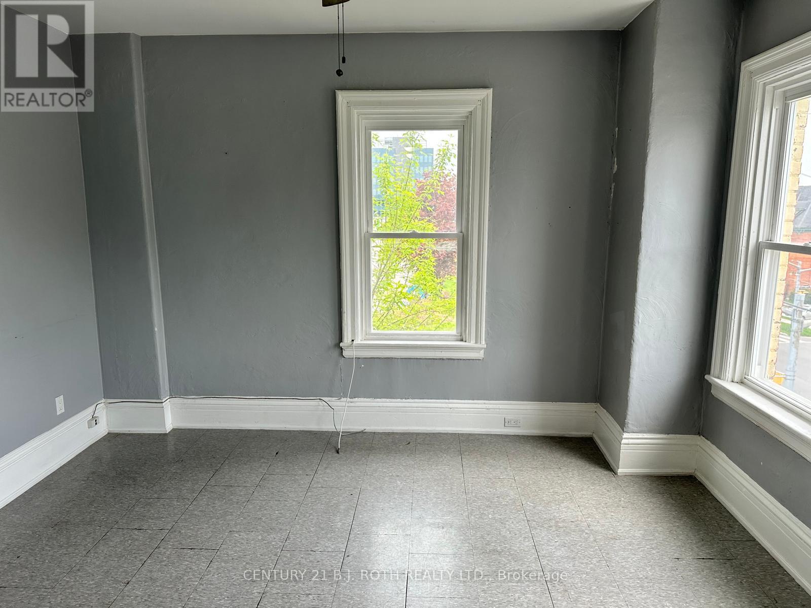 99 Mulcaster Street, Barrie (City Centre), Ontario  L4M 3M7 - Photo 19 - S12251712