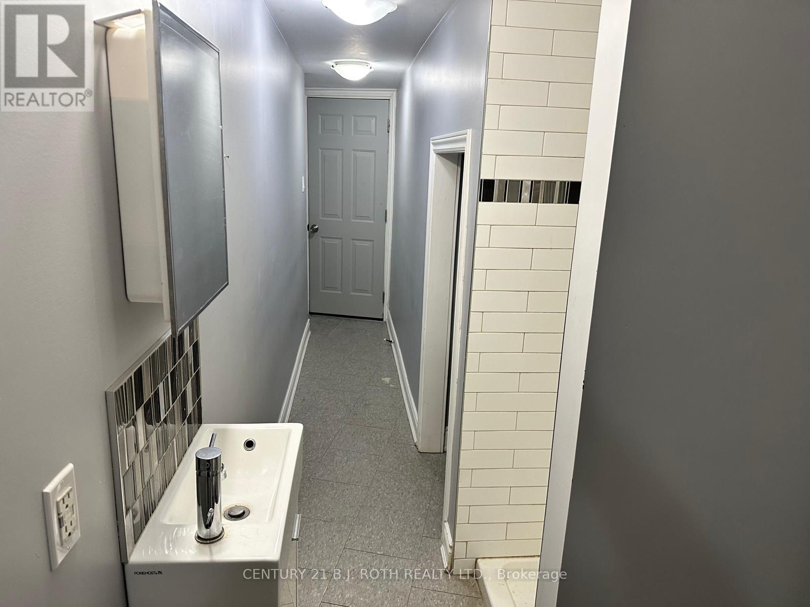 99 Mulcaster Street, Barrie (City Centre), Ontario  L4M 3M7 - Photo 15 - S12251729