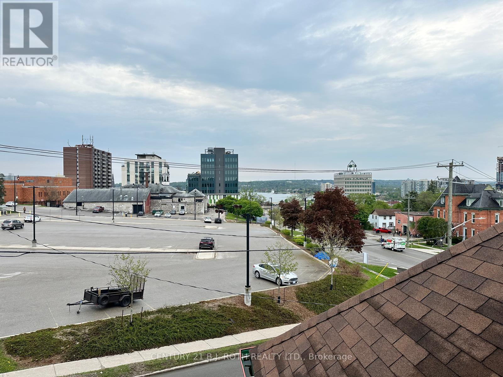 99 Mulcaster Street, Barrie (City Centre), Ontario  L4M 3M7 - Photo 2 - S12251729