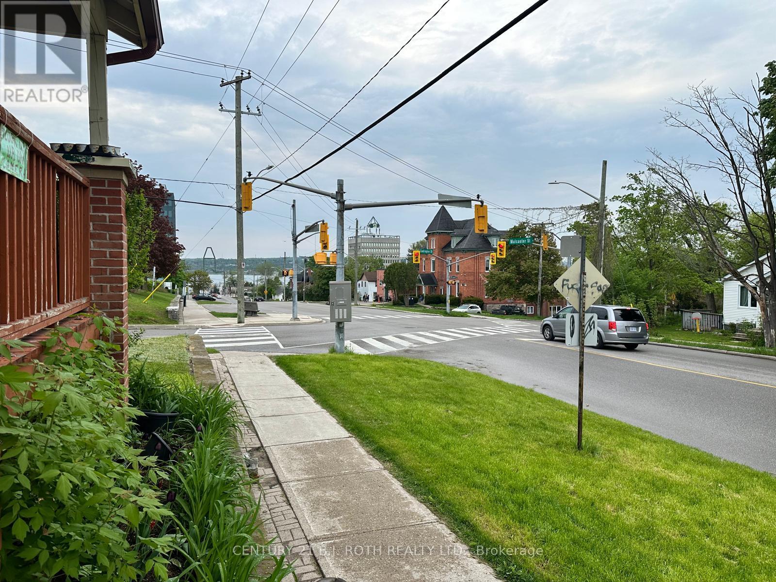 99 Mulcaster Street, Barrie (City Centre), Ontario  L4M 3M7 - Photo 3 - S12251729