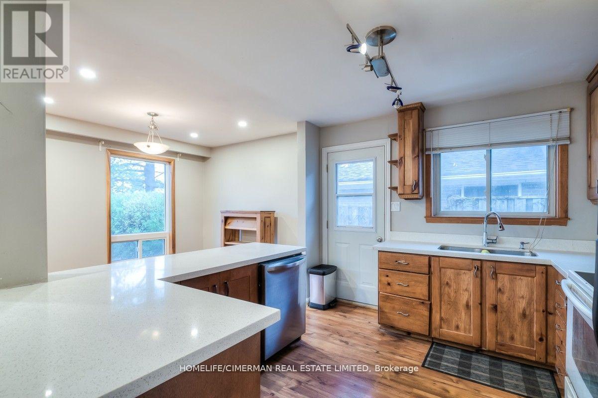 21 Huron Court, Aurora, Ontario  L4G 2X7 - Photo 7 - N12251764